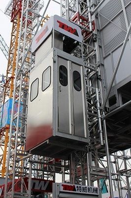 15kw 250m 40m / min موقع البناء رفع للمواد مع عاكس التردد